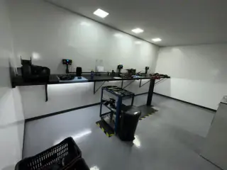 Bancada de trabalho da oficina Consertaqui